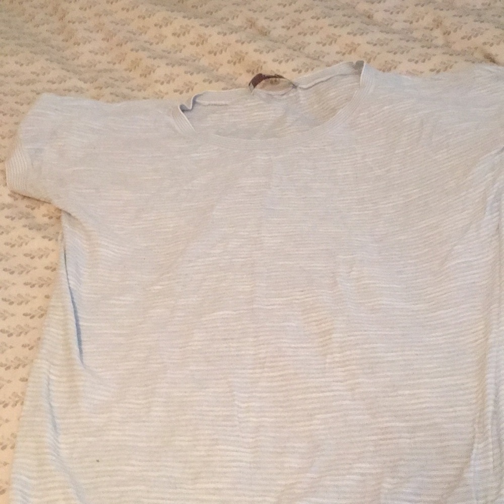 T shirt sweater in excellent condition